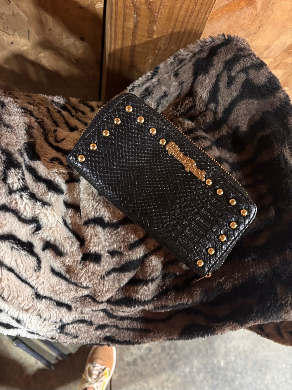 Hard Rock Cafe Black Croc-Embossed Zip Wallet with Gold Studs